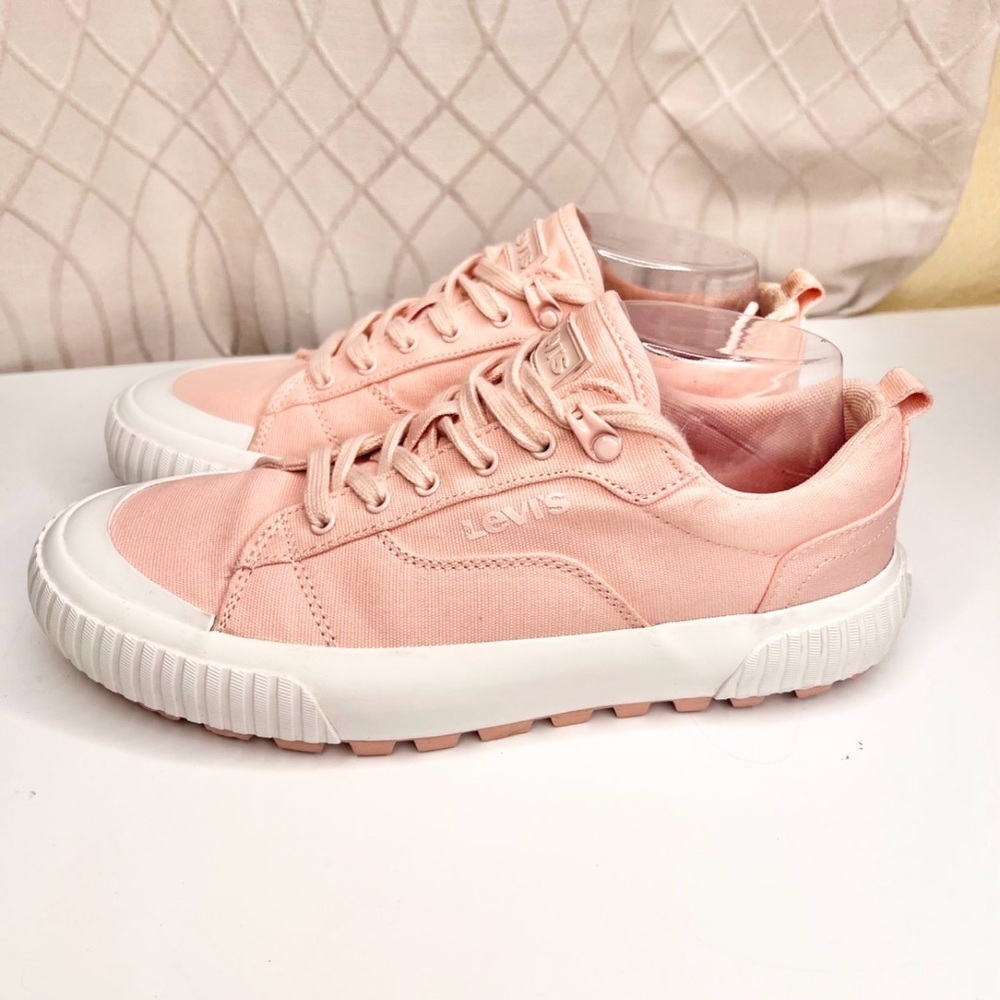 Levi’s Women’s Emma Platform Sneakers Size  8 Pink
